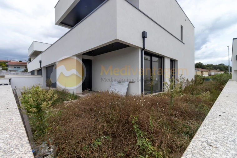 Moradia T3 para Venda em Vila Verde e Barbudo Foto 24