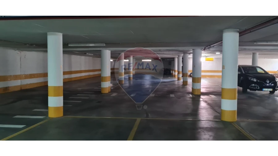 Apartamento T4 para Venda em Quarteira Foto 5