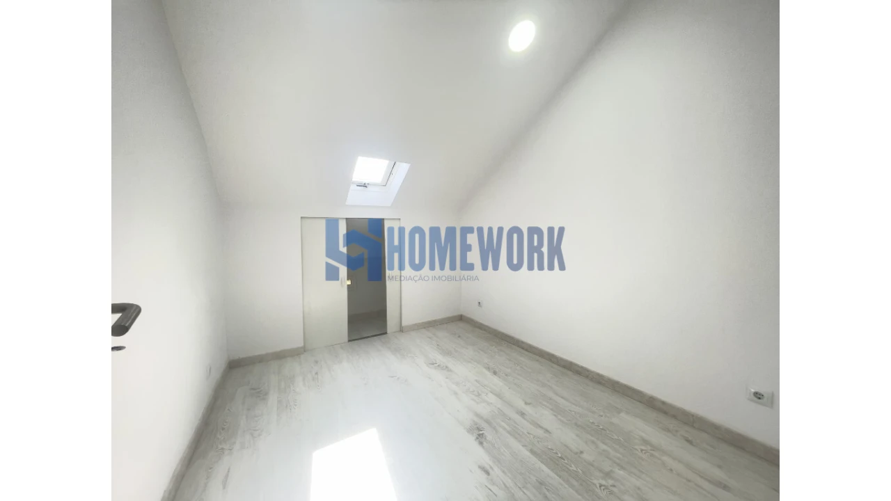 Moradia T9 para Venda em Ajuda Foto 25