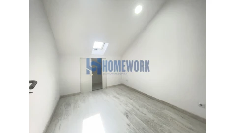 Moradia T9 para Venda em Ajuda