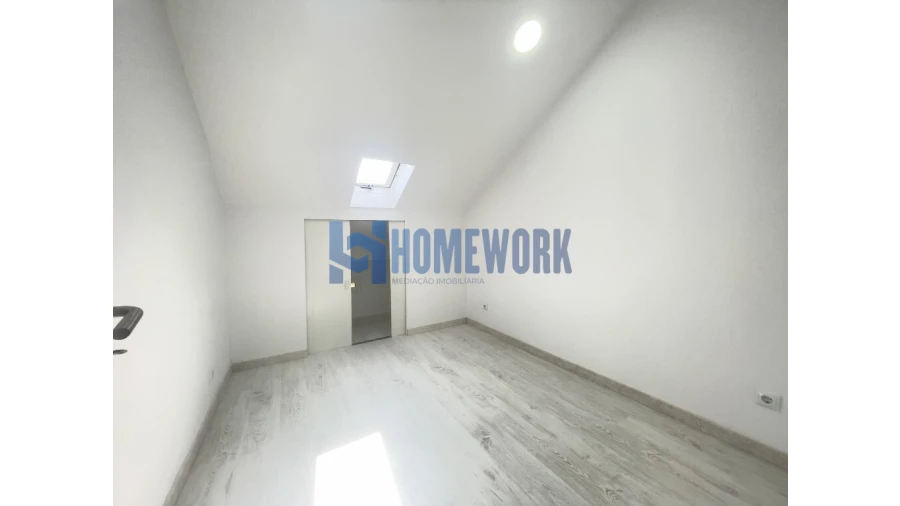 Moradia T9 para Venda em Ajuda Foto 25