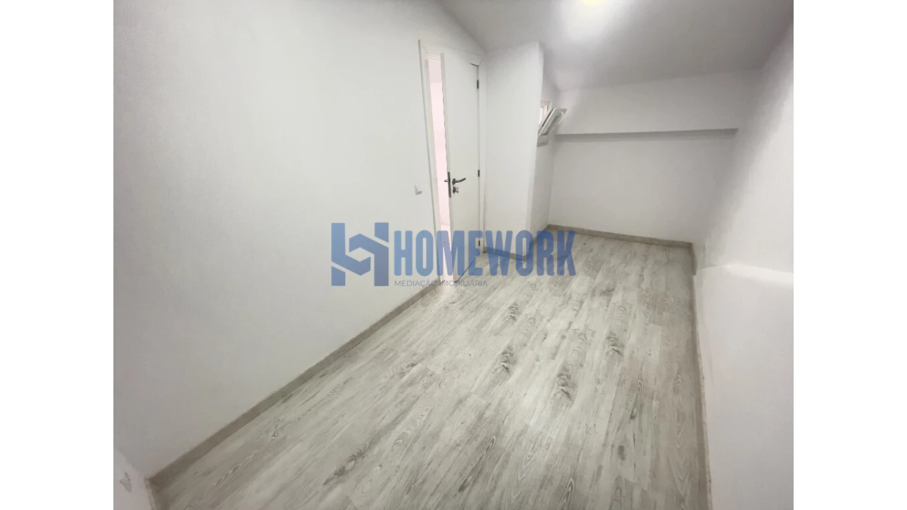 Moradia T9 para Venda em Ajuda Foto 32