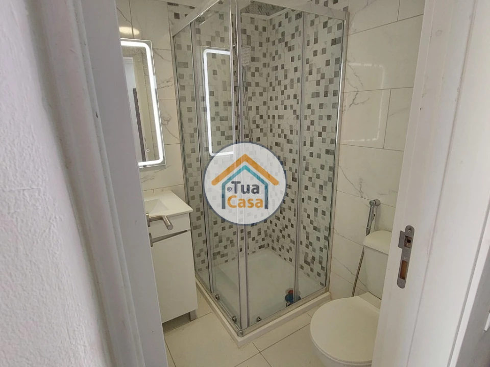 Moradia T9 para Venda em Ajuda Foto 38