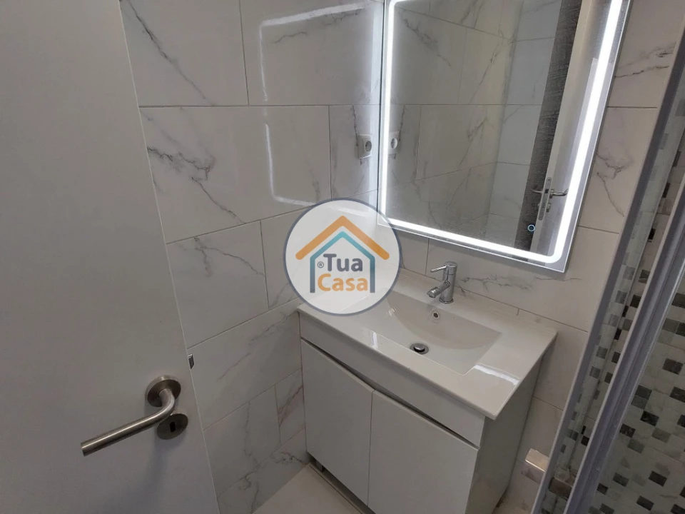 Moradia T9 para Venda em Ajuda Foto 44