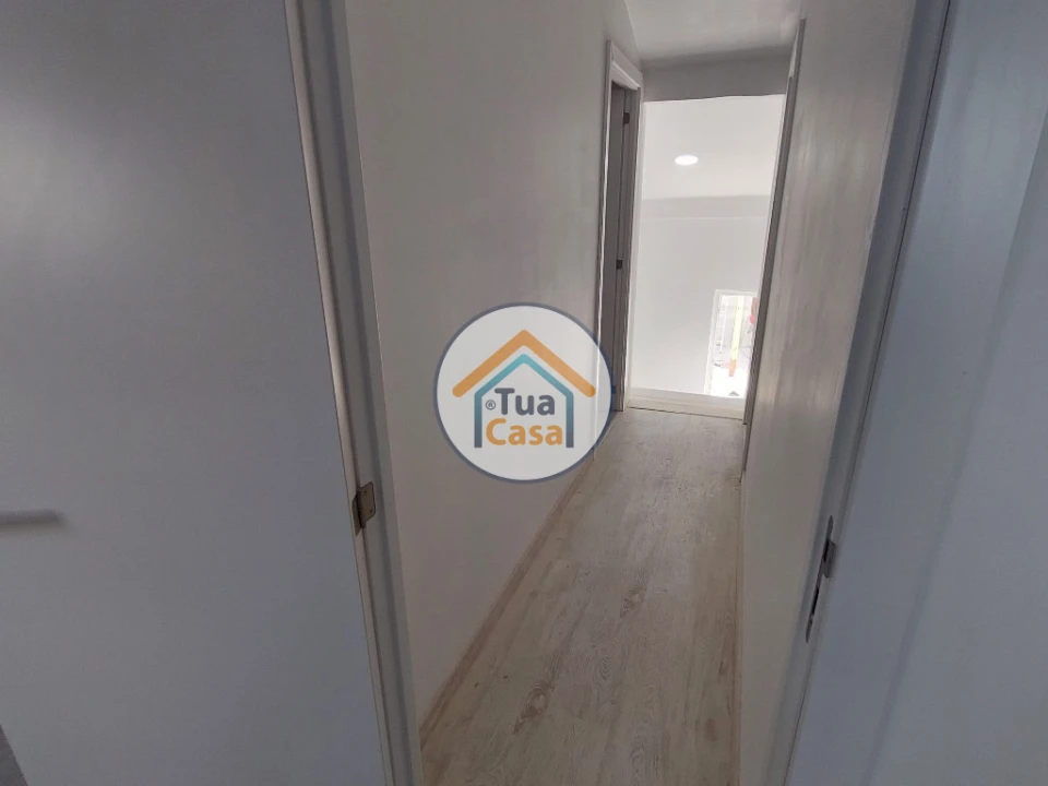 Moradia T9 para Venda em Ajuda Foto 3