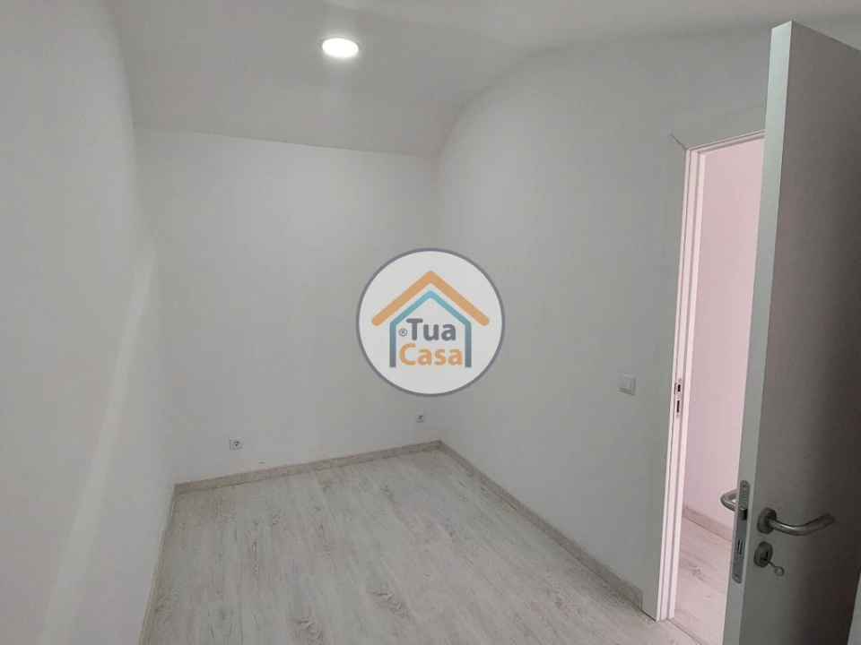 Moradia T9 para Venda em Ajuda Foto 7