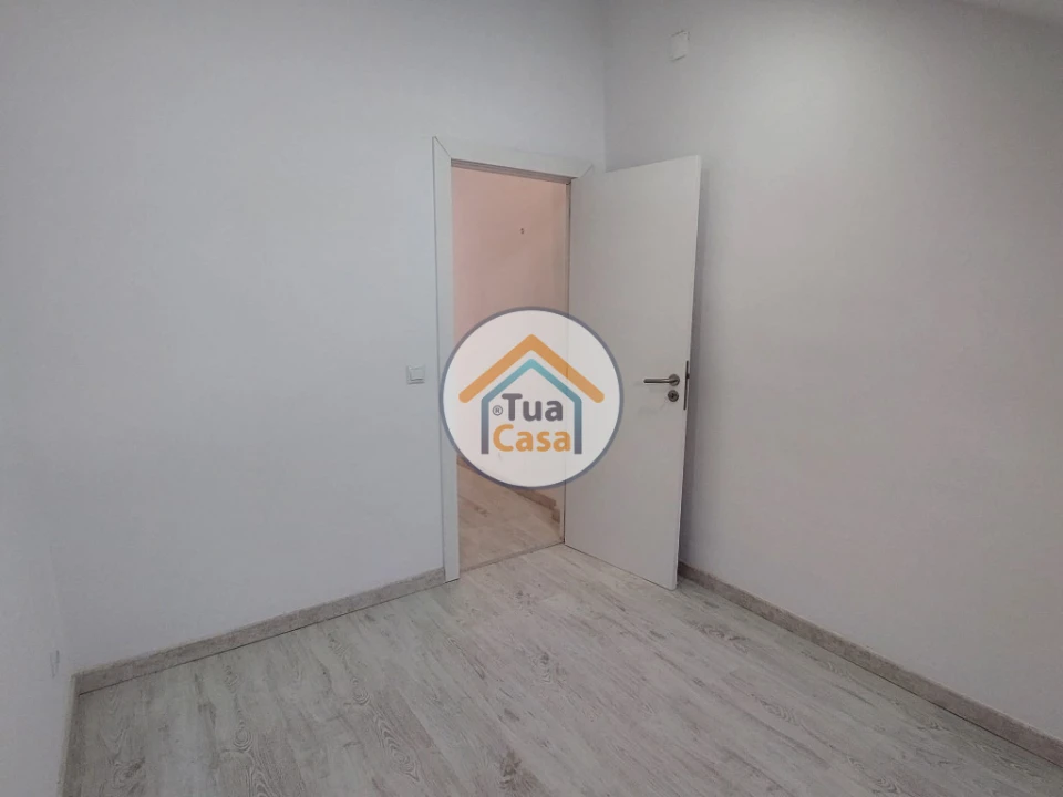 Moradia T9 para Venda em Ajuda Foto 37