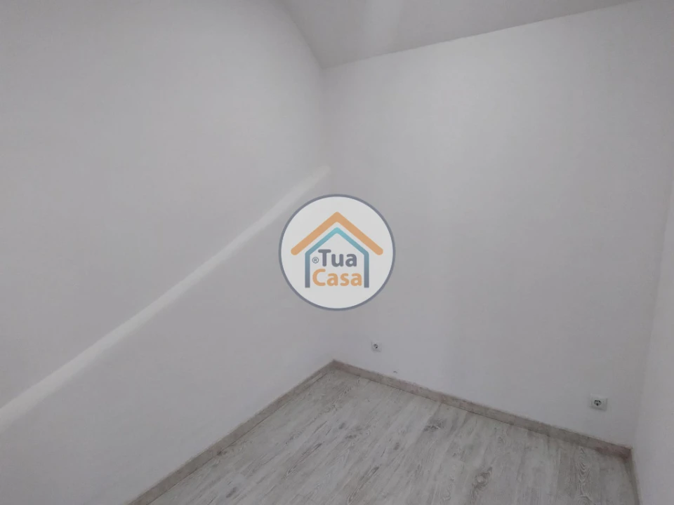 Moradia T9 para Venda em Ajuda Foto 22