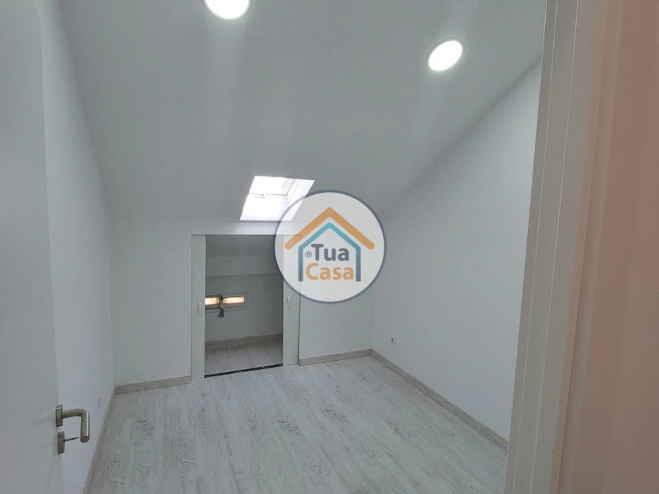 Moradia T9 para Venda em Ajuda Foto 20