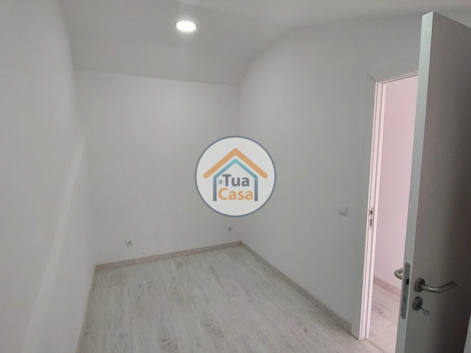 Moradia T9 para Venda em Ajuda Foto 7