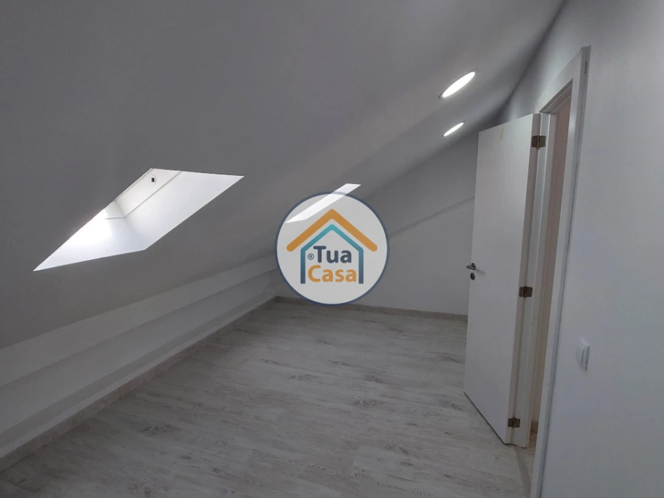 Moradia T9 para Venda em Ajuda Foto 2