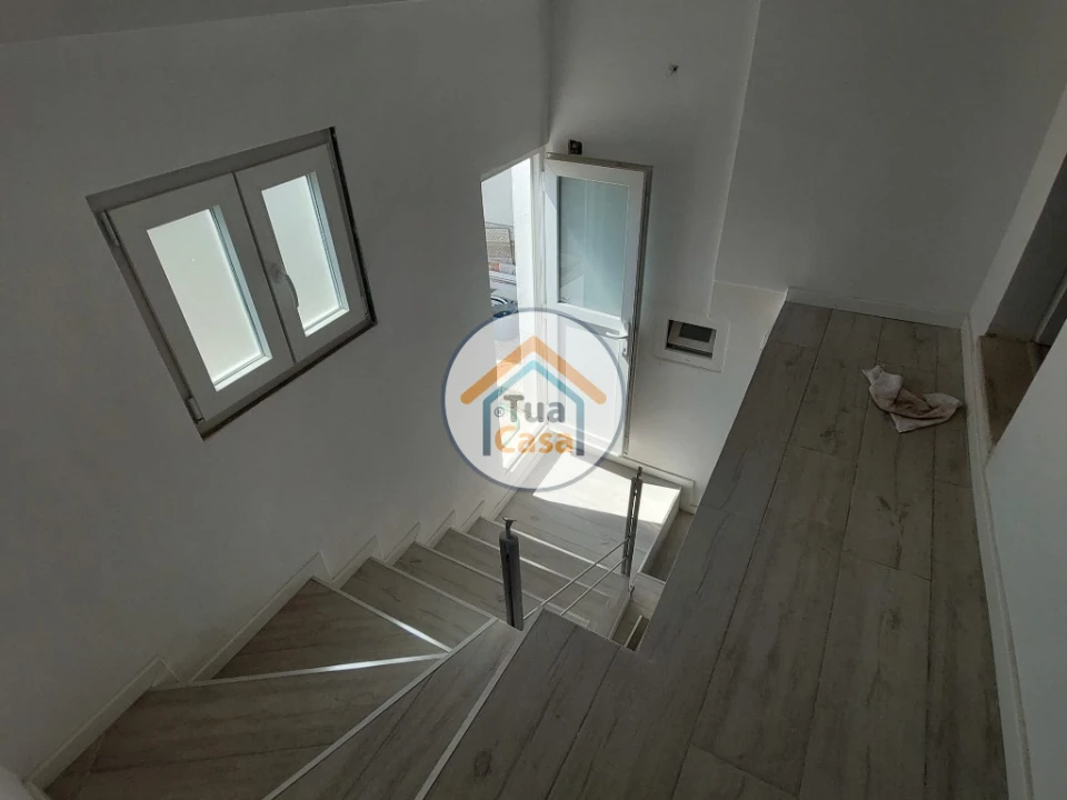 Moradia T9 para Venda em Ajuda Foto 17