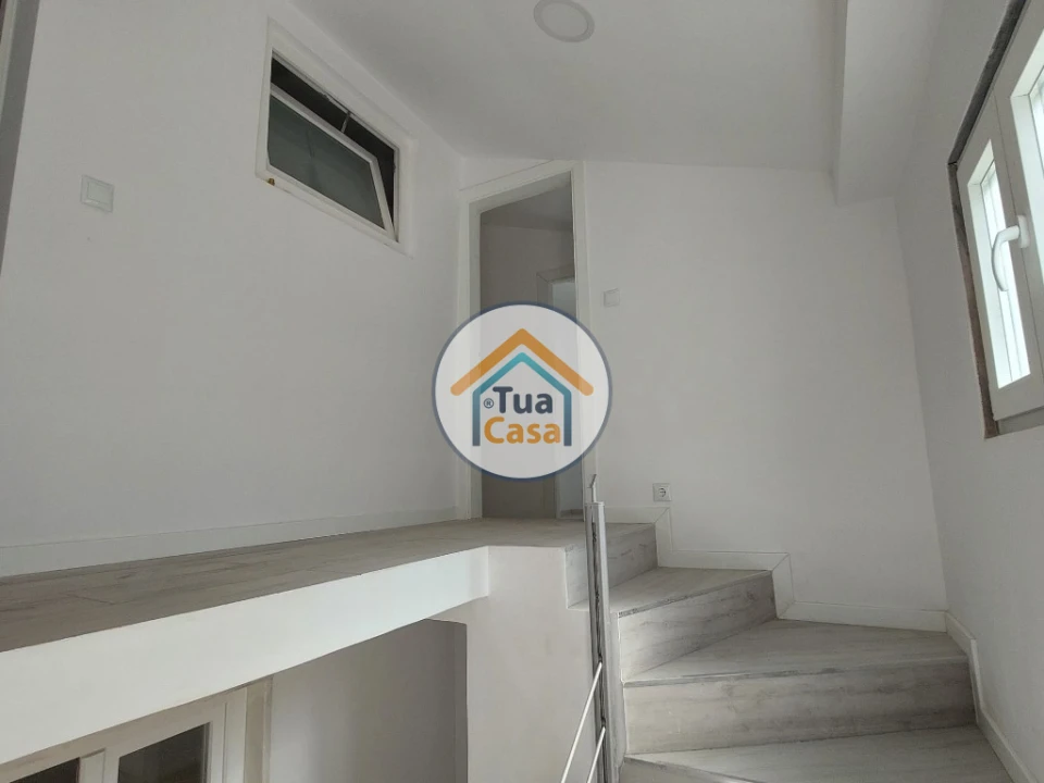 Moradia T9 para Venda em Ajuda Foto 18