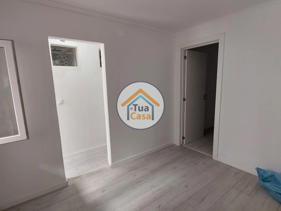 Moradia T9 para Venda em Ajuda Foto 31