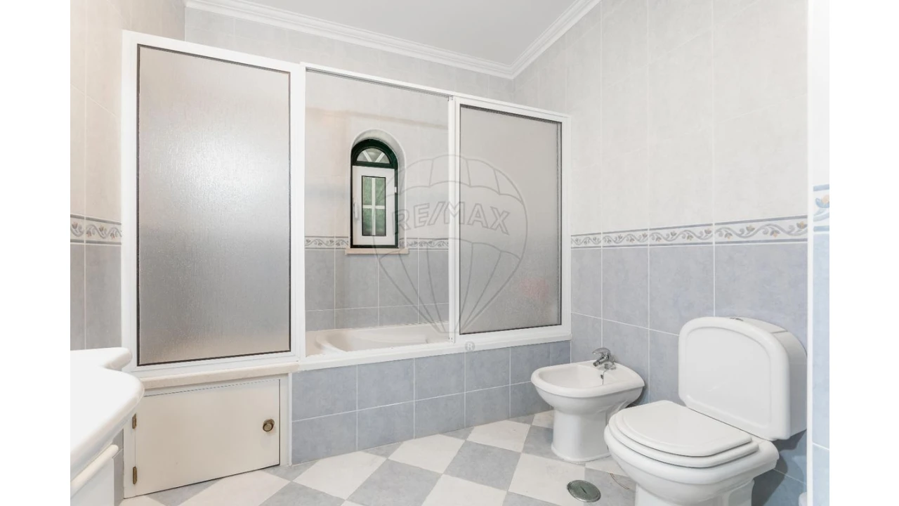 Moradia T3 para Venda em Olho Marinho Foto 13