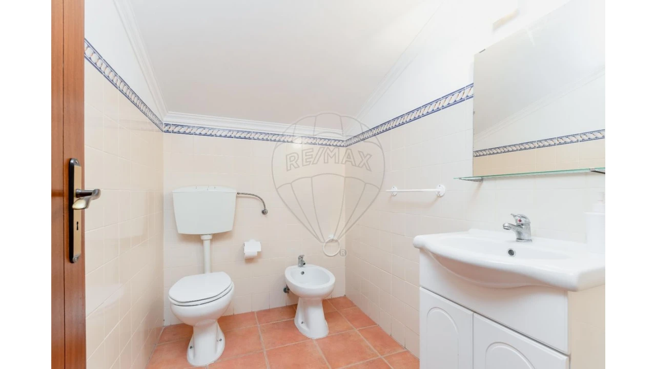 Moradia T3 para Venda em Olho Marinho Foto 32