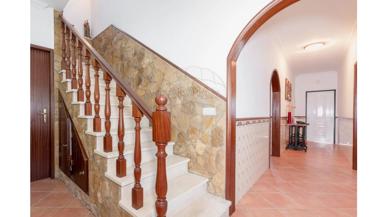 Moradia T3 para Venda em Olho Marinho Foto 24