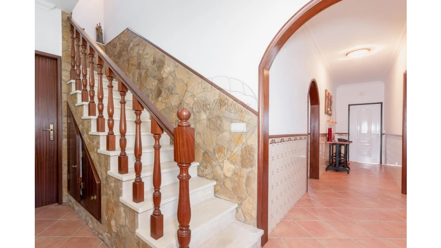 Moradia T3 para Venda em Olho Marinho Foto 24