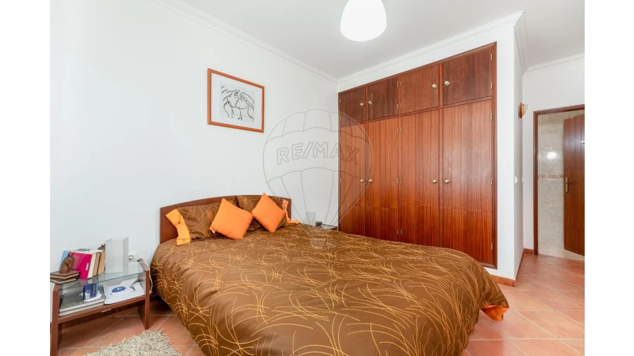 Moradia T3 para Venda em Olho Marinho Foto 8