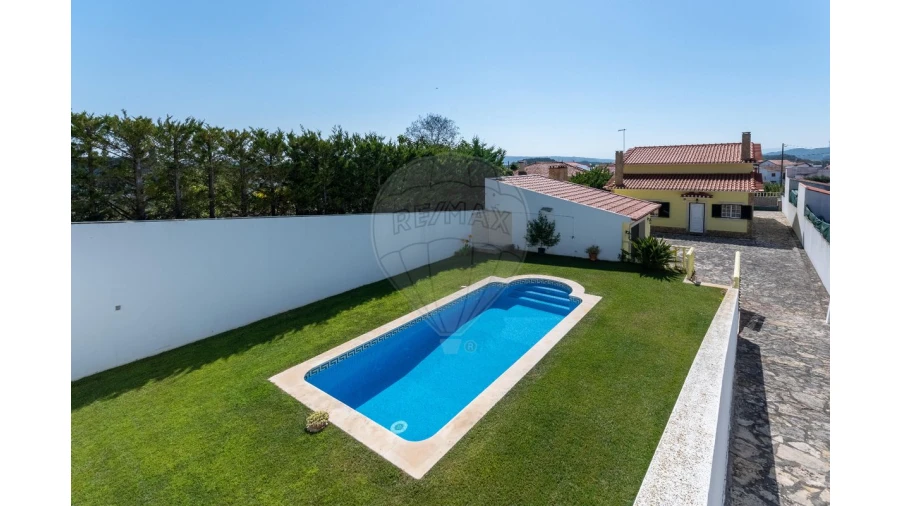 Moradia T3 para Venda em Olho Marinho Foto 1