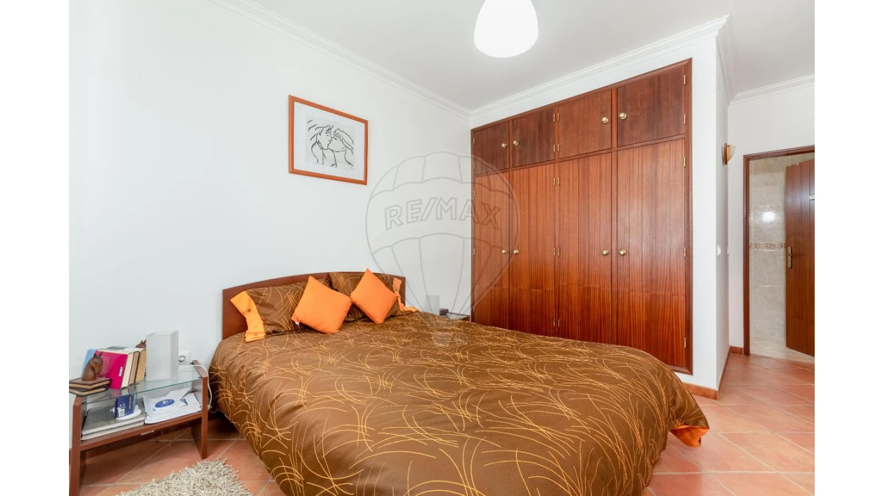 Moradia T3 para Venda em Olho Marinho Foto 8