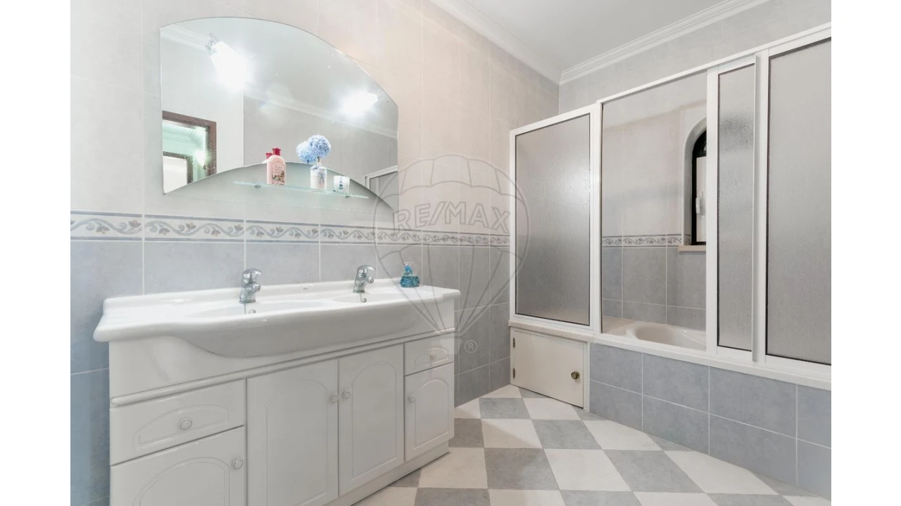 Moradia T3 para Venda em Olho Marinho Foto 12