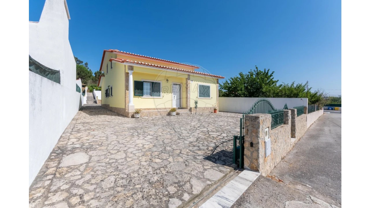 Moradia T3 para Venda em Olho Marinho Foto 2