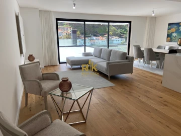 Apartamento T5 para Venda em Funchal (São Pedro)