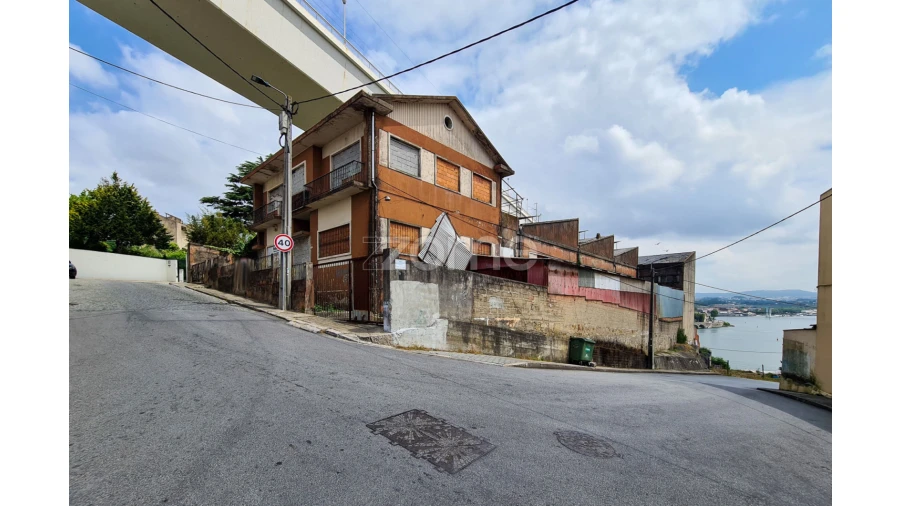 Prédio para Venda em Oliveira do Douro Foto 5