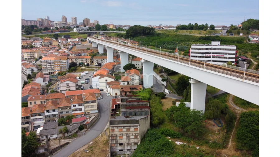 Prédio para Venda em Oliveira do Douro Foto 8
