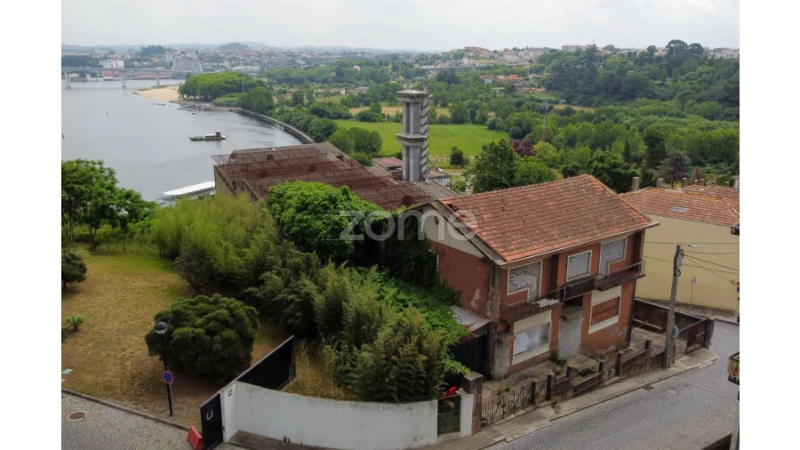 Prédio para Venda em Oliveira do Douro Foto 14