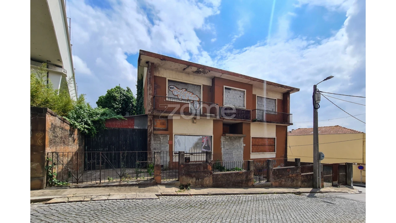 Prédio para Venda em Oliveira do Douro Foto 1
