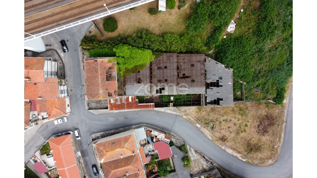 Prédio para Venda em Oliveira do Douro Foto 2