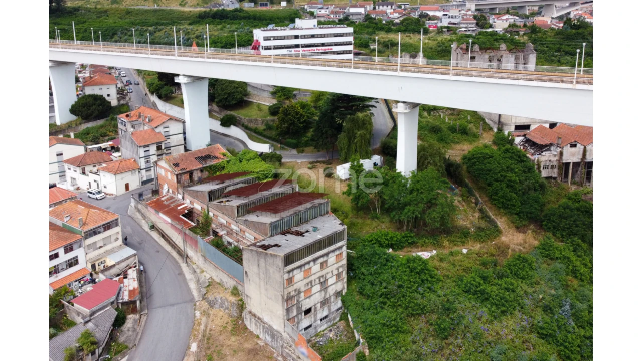 Prédio para Venda em Oliveira do Douro Foto 9