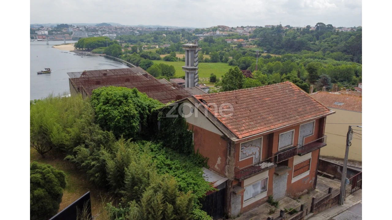 Prédio para Venda em Oliveira do Douro Foto 15