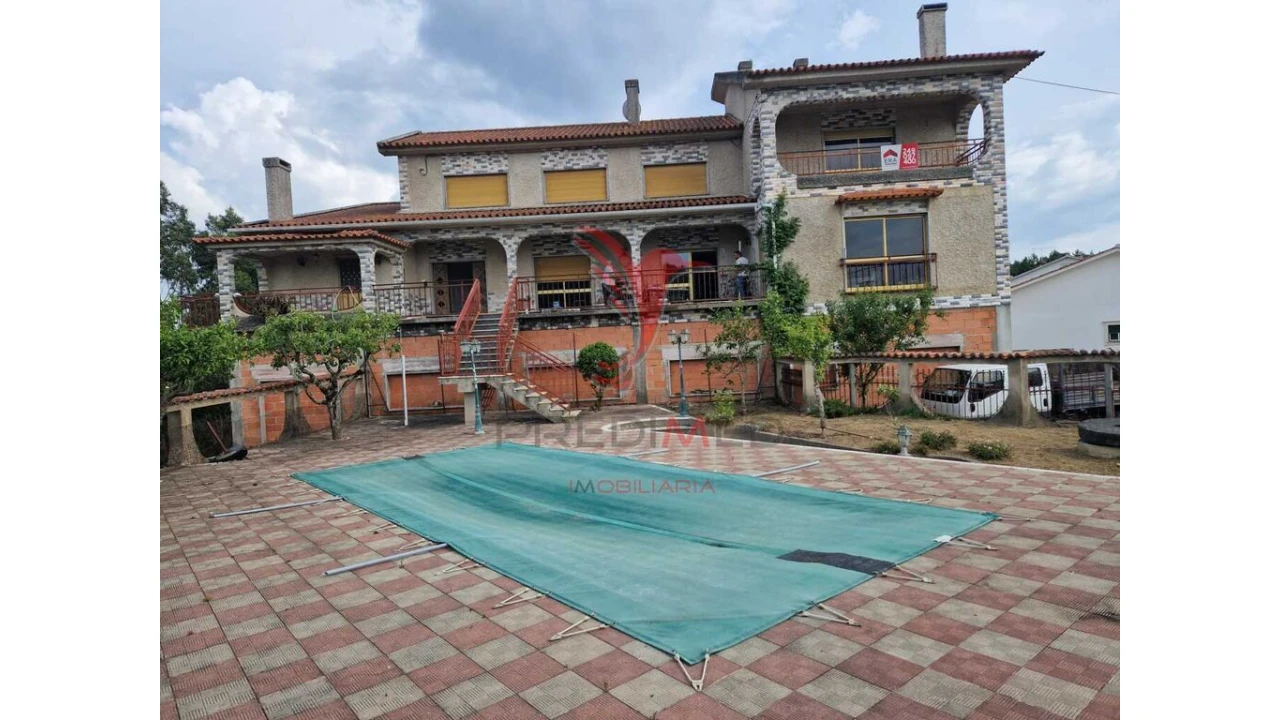 Moradia T6 para Venda em Nossa Senhora das Misericordias Foto 1