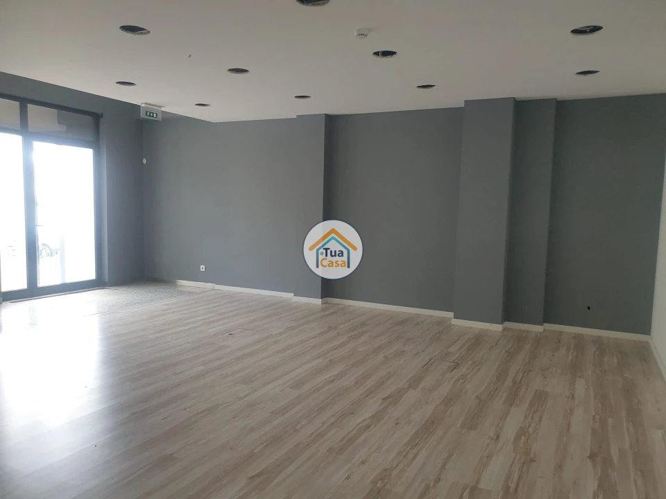 Loja para Arrendamento em Viseu Foto 11
