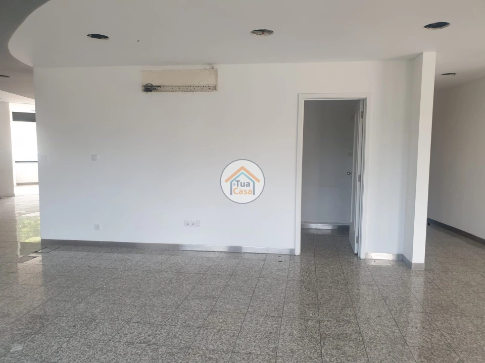 Loja para Arrendamento em Viseu Foto 13