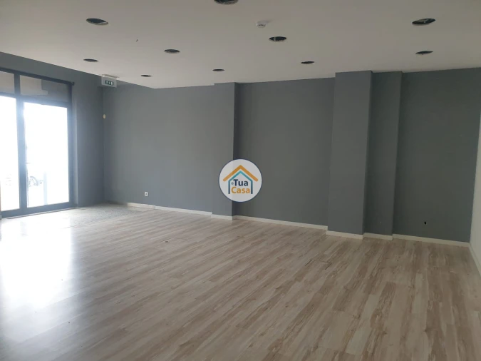 Loja para Arrendamento em Viseu Foto 11