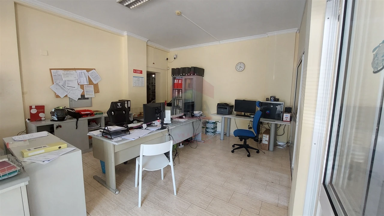 Escritório para Venda em Monte Gordo Foto 2