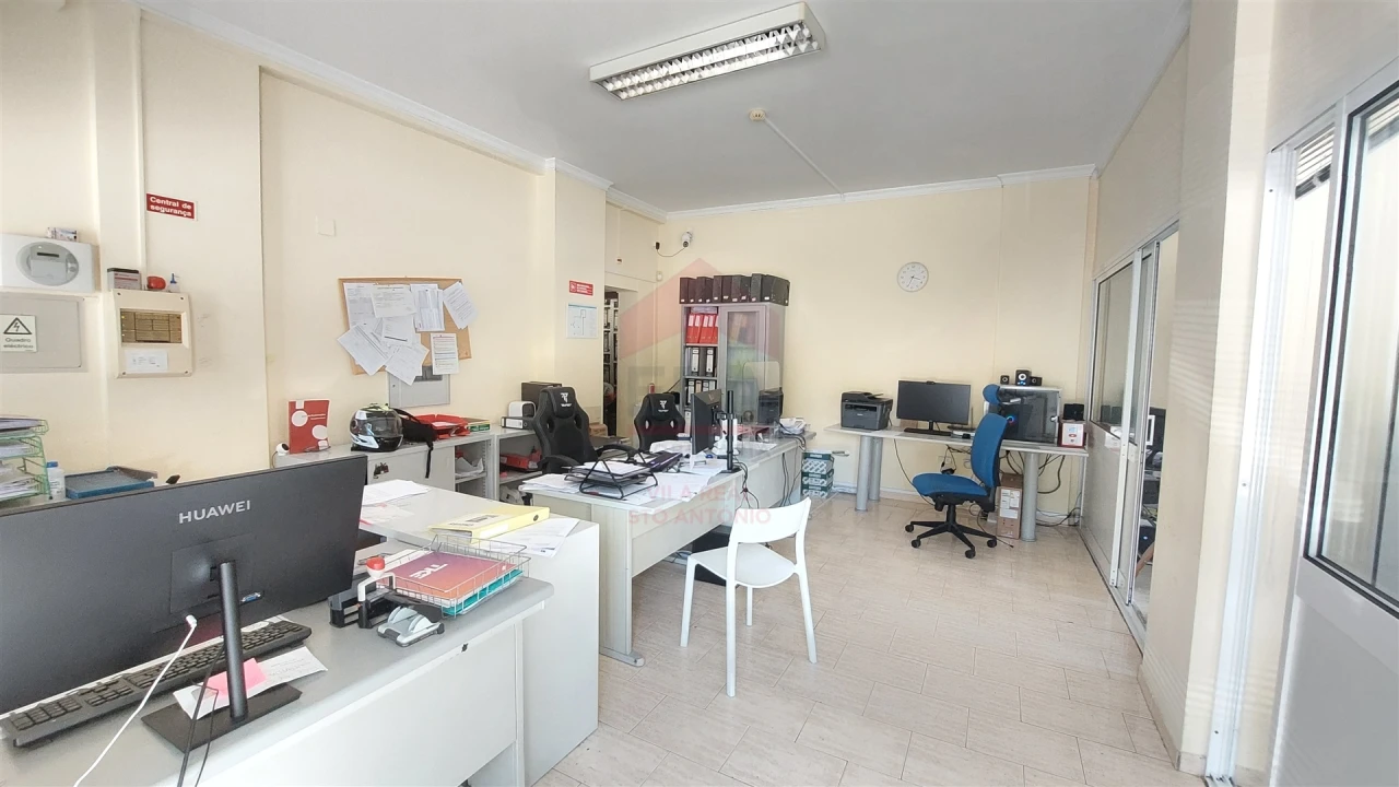 Escritório para Venda em Monte Gordo Foto 1