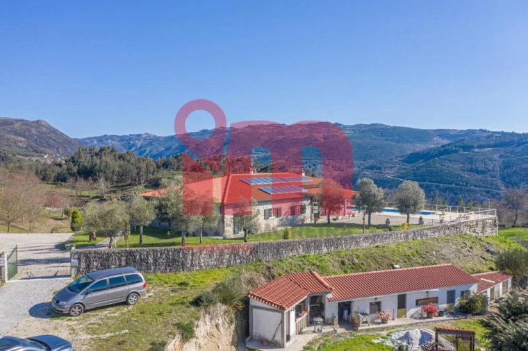 Quinta T0 para Venda em Abadim Foto 3