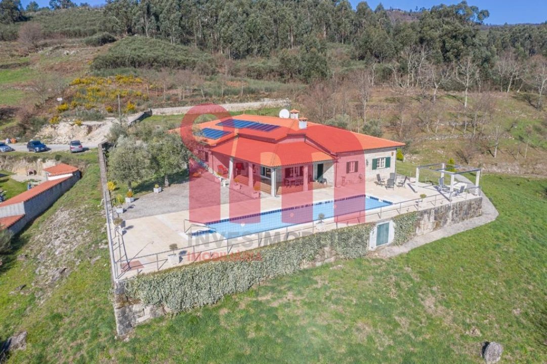 Quinta T0 para Venda em Abadim Foto 8