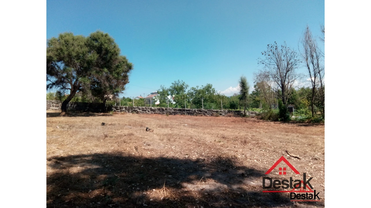 Terreno para Venda em Serrazes Foto 2