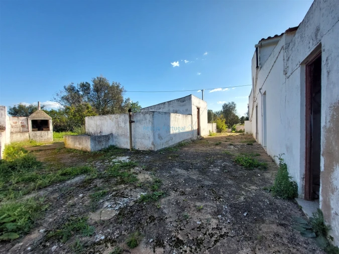 Moradia T2 para Venda em Santa Barbara de Nexe Foto 12