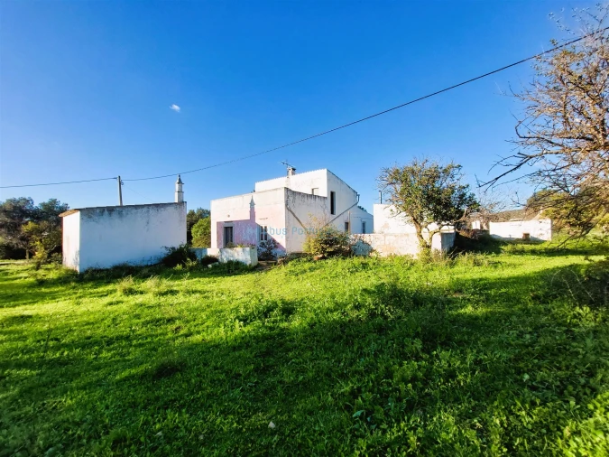 Moradia T2 para Venda em Santa Barbara de Nexe Foto 1