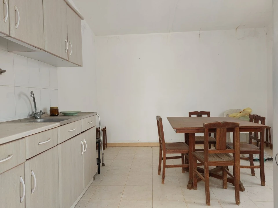 Moradia T2 para Venda em Santa Barbara de Nexe Foto 4