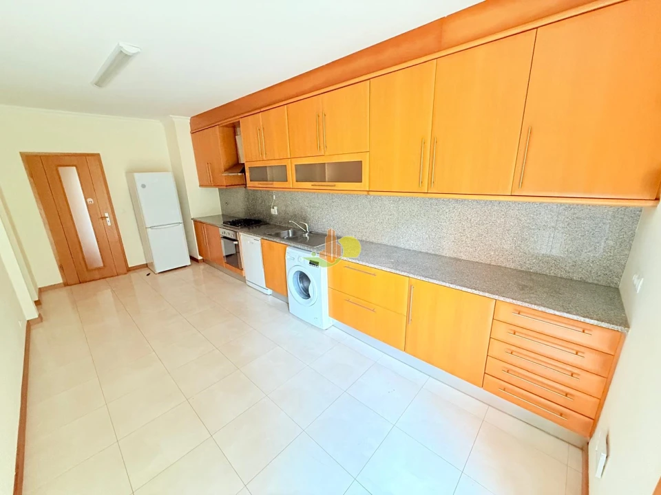 Apartamento T3 para Venda em Tavarede Foto 3
