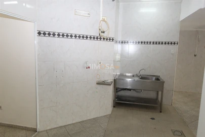 Loja para Venda em Lagos (São Sebastião e Santa Maria)