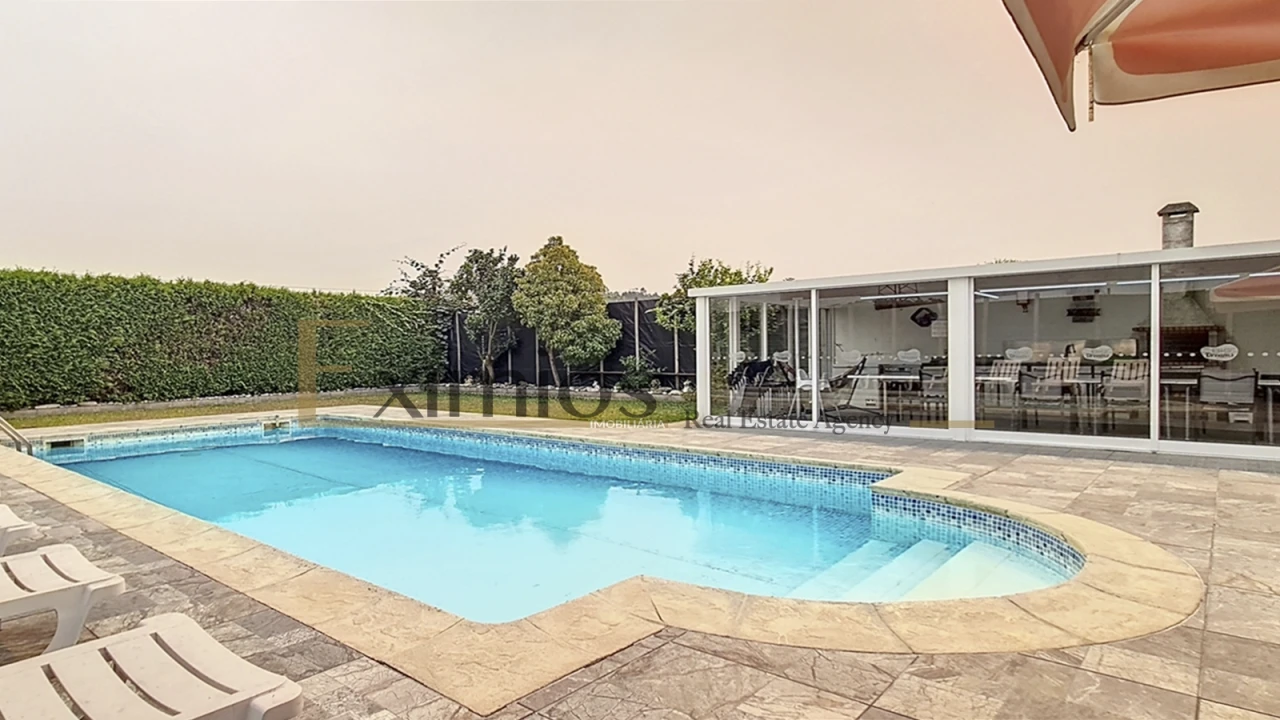 Moradia T4 para Venda em Rio Mau e Arcos Foto 28